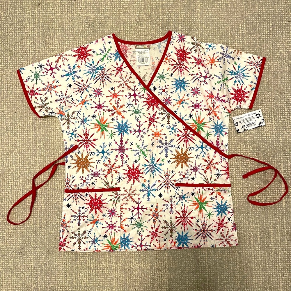 Uniform Advantage scrub top. Size medium.